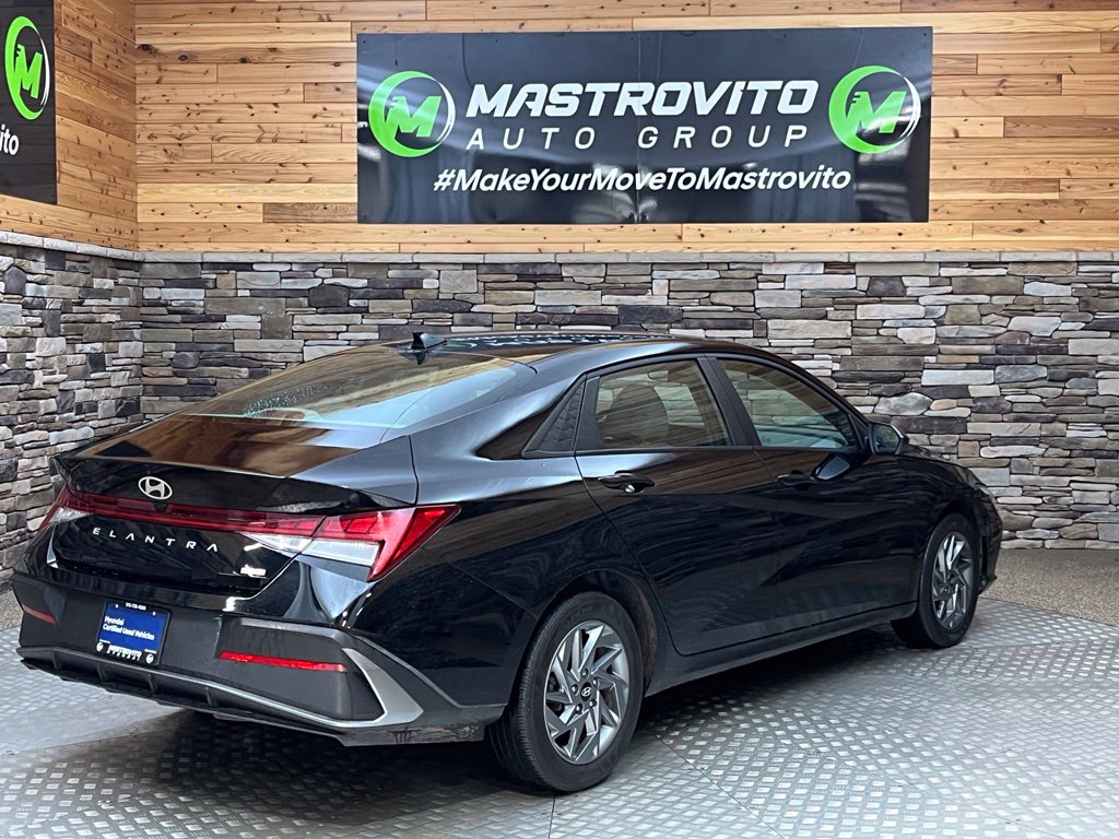 2025 Hyundai Elantra Blue - Photo 20