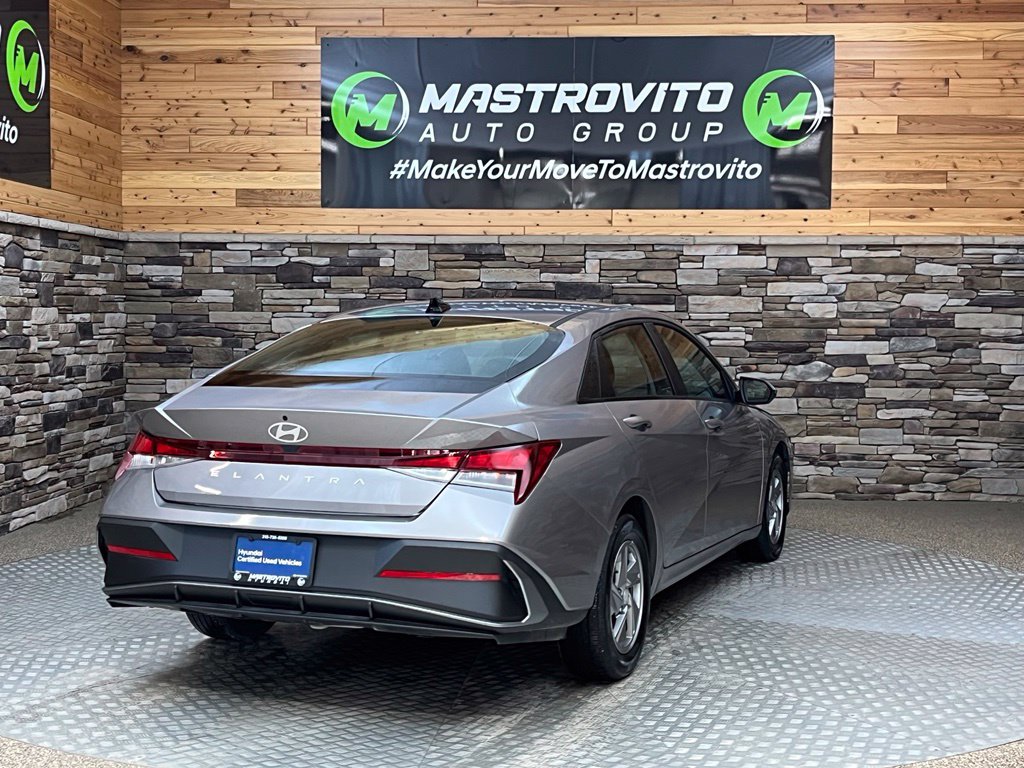 2024 Hyundai Elantra SE - Photo 19