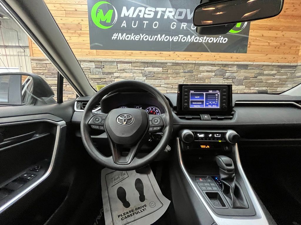 2019 Toyota RAV4 LE - Photo 31