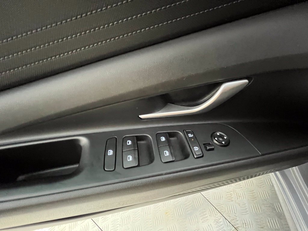 2024 Hyundai Elantra SE - Photo 36