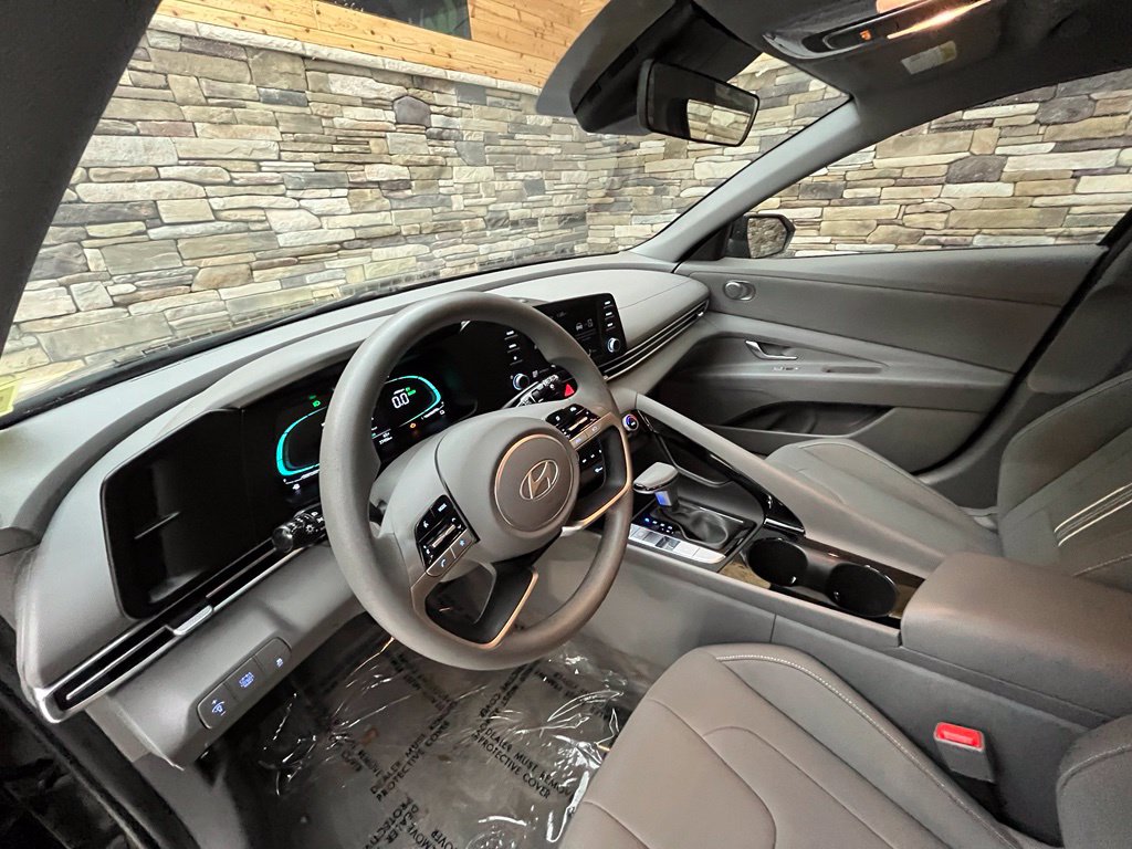2025 Hyundai Elantra Blue - Photo 21