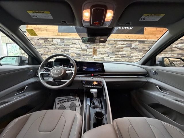 2024 Hyundai Elantra SEL - Photo 17