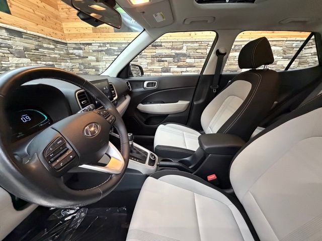 2023 Hyundai Venue SEL - Photo 12
