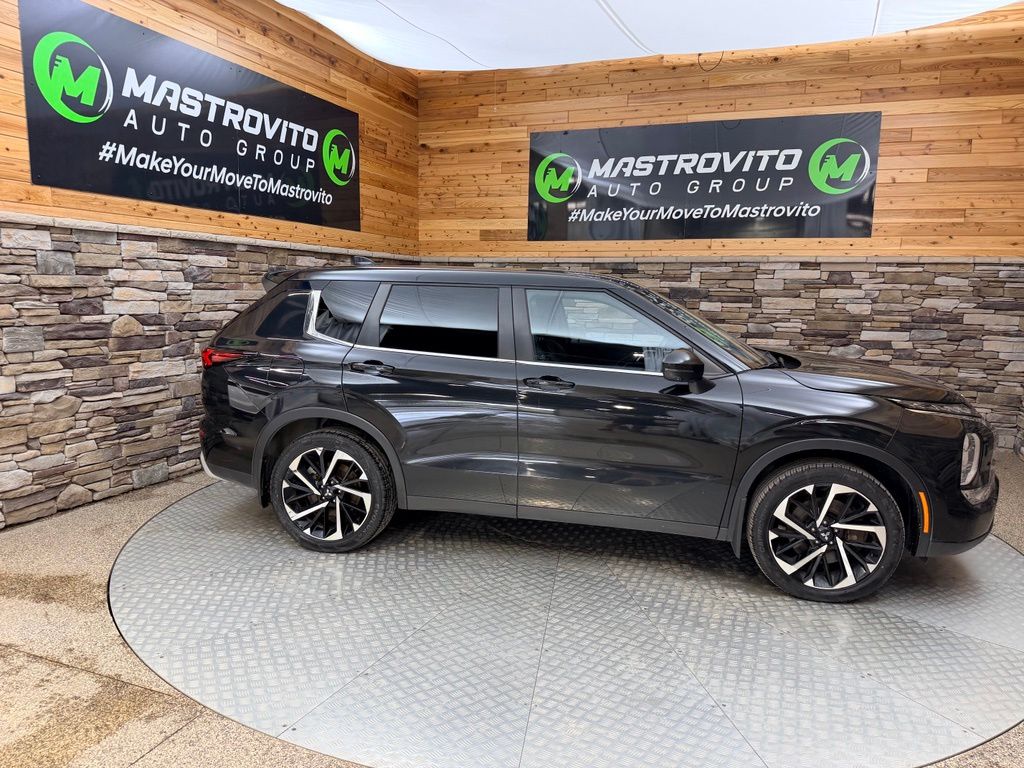 2023 Mitsubishi Outlander SE - Photo 7