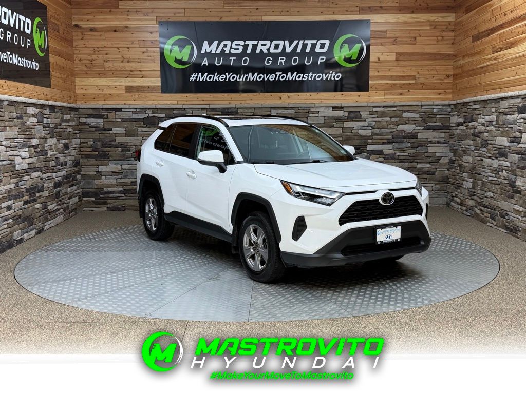 2023 Toyota RAV4 XLE's photo