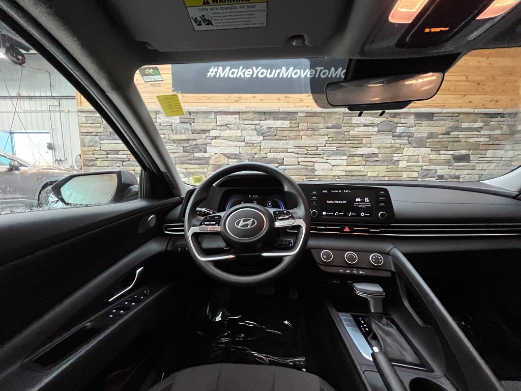 2024 Hyundai Elantra SE - Photo 28