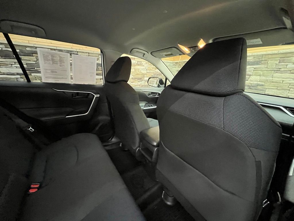 2019 Toyota RAV4 LE - Photo 43