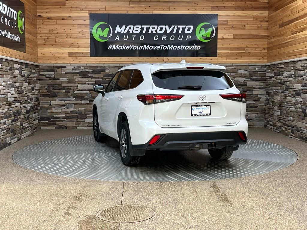 2023 Toyota Highlander XLE - Photo 10