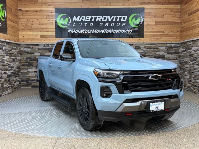 2025 Chevrolet Colorado Z71 - Photo 2