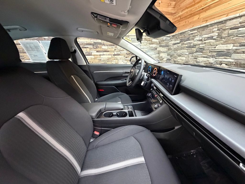 2025 Hyundai Sonata Hybrid SEL - Photo 14