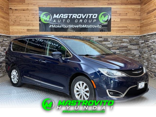 2018 Chrysler Pacifica Touring L's photo