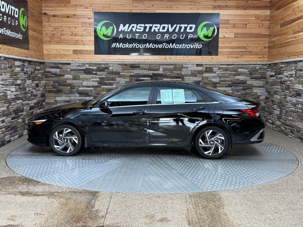 2025 Hyundai Elantra Limited - Photo 6