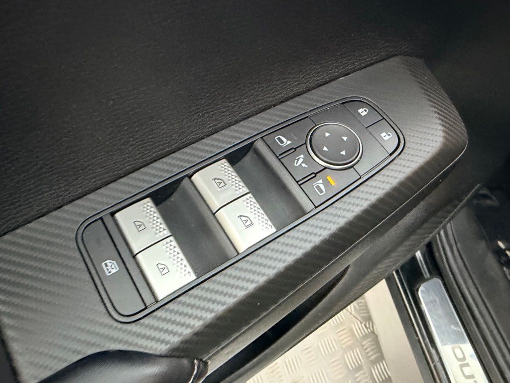 2023 Mitsubishi Outlander SE - Photo 12