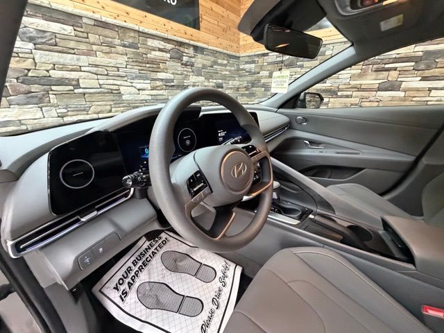 2024 Hyundai Elantra SEL - Photo 11