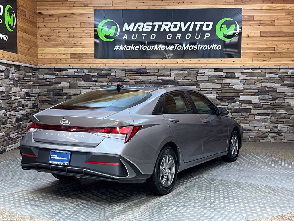 2024 Hyundai Elantra SE - Photo 18