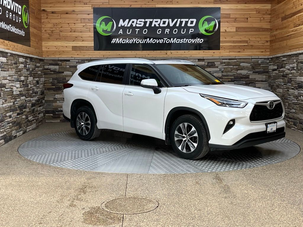 2023 Toyota Highlander XLE - Photo 17