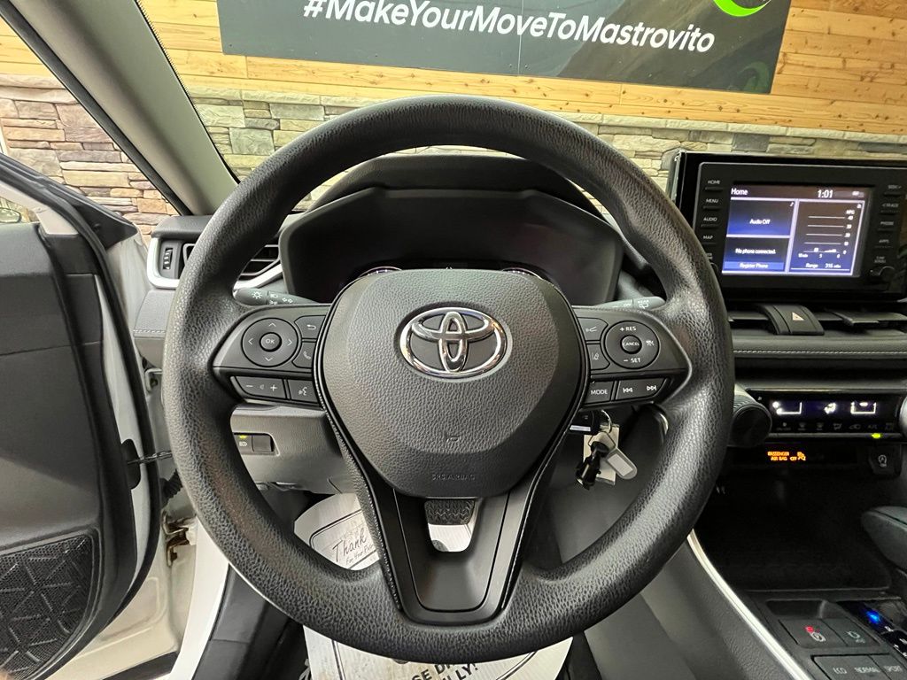 2019 Toyota RAV4 LE - Photo 33