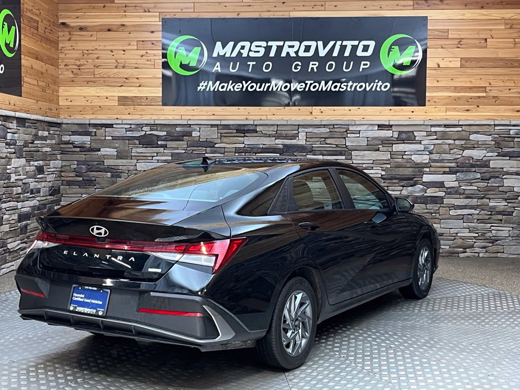 2025 Hyundai Elantra Blue - Photo 17