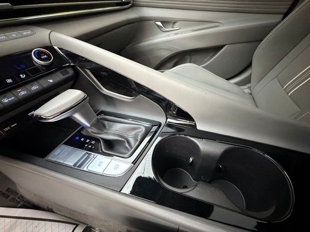 2024 Hyundai Elantra SEL - Photo 19