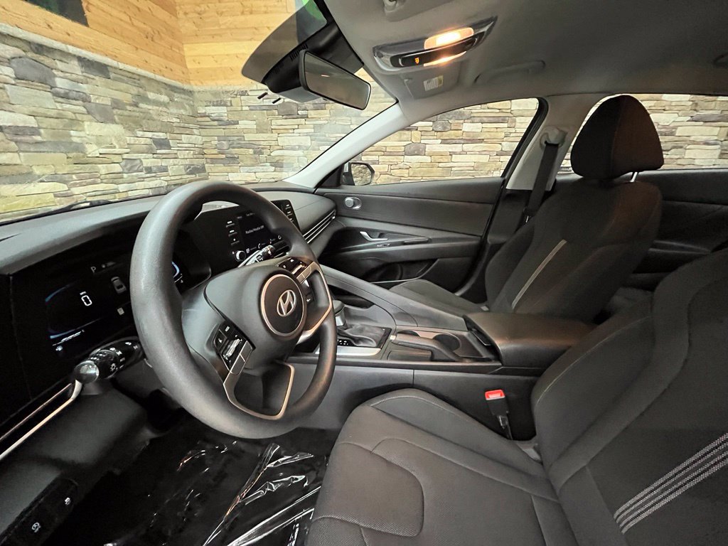 2024 Hyundai Elantra SE - Photo 23