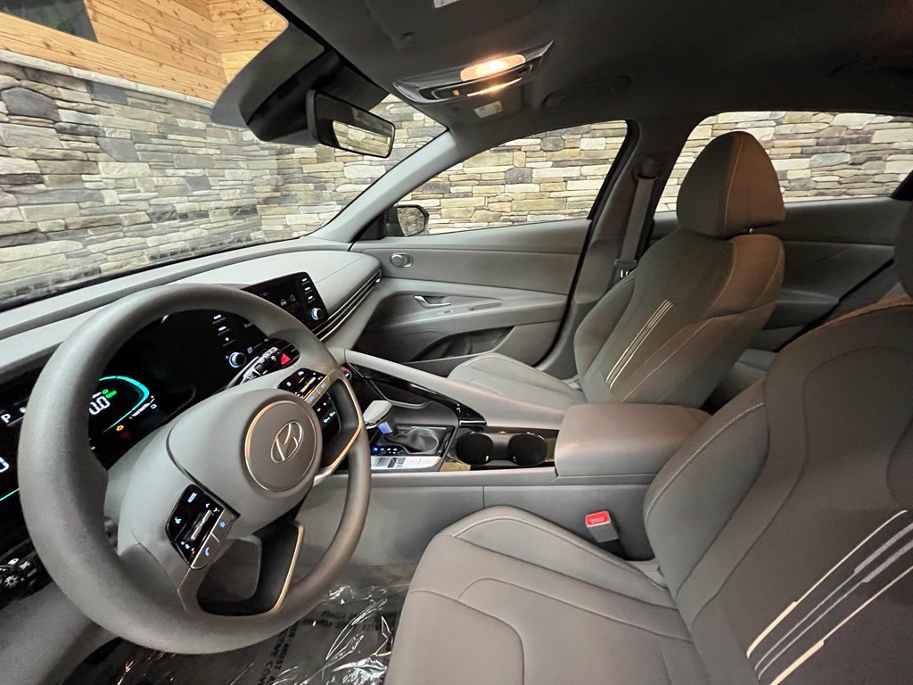 2025 Hyundai Elantra Blue - Photo 22