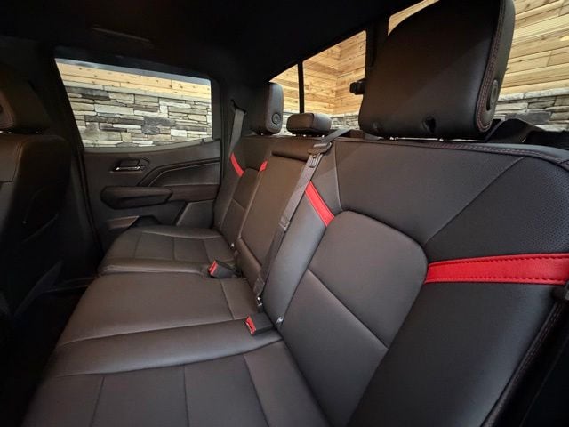 2025 Chevrolet Colorado Z71 - Photo 32