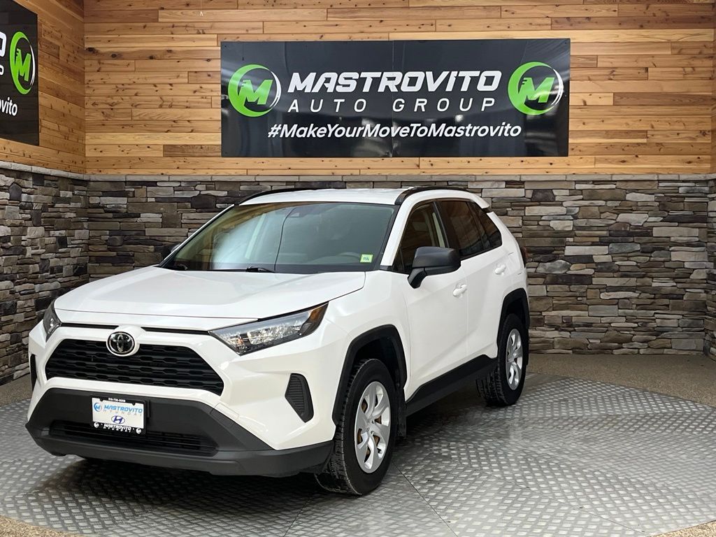 2019 Toyota RAV4 LE - Photo 10
