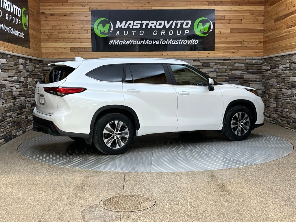2023 Toyota Highlander XLE - Photo 14