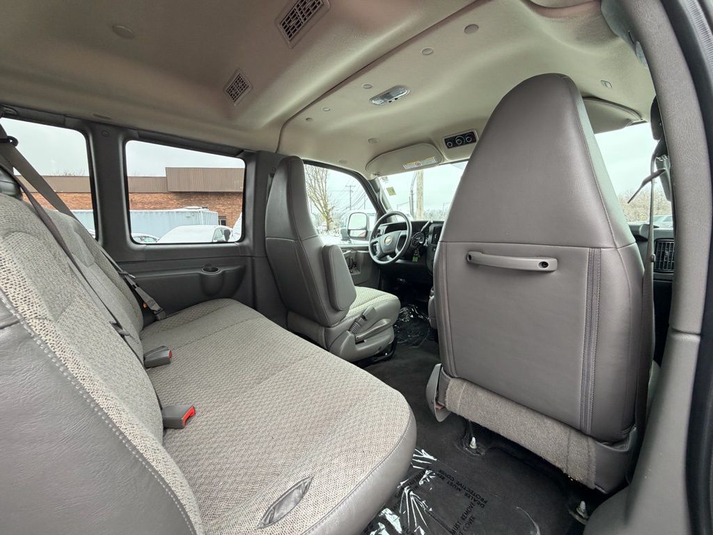 2025 Chevrolet Express Passenger LT - Photo 22