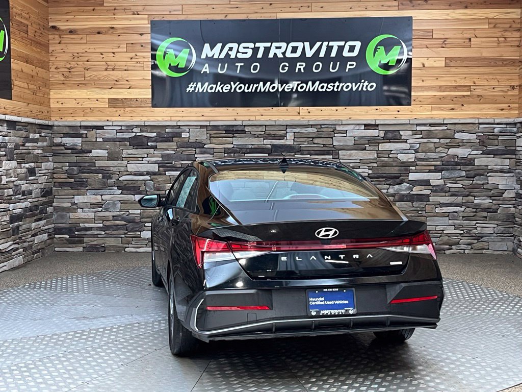 2025 Hyundai Elantra Blue - Photo 14
