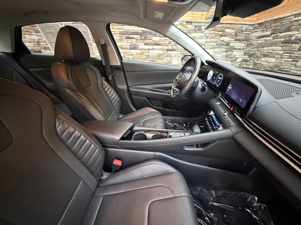 2023 Hyundai Elantra Limited - Photo 38
