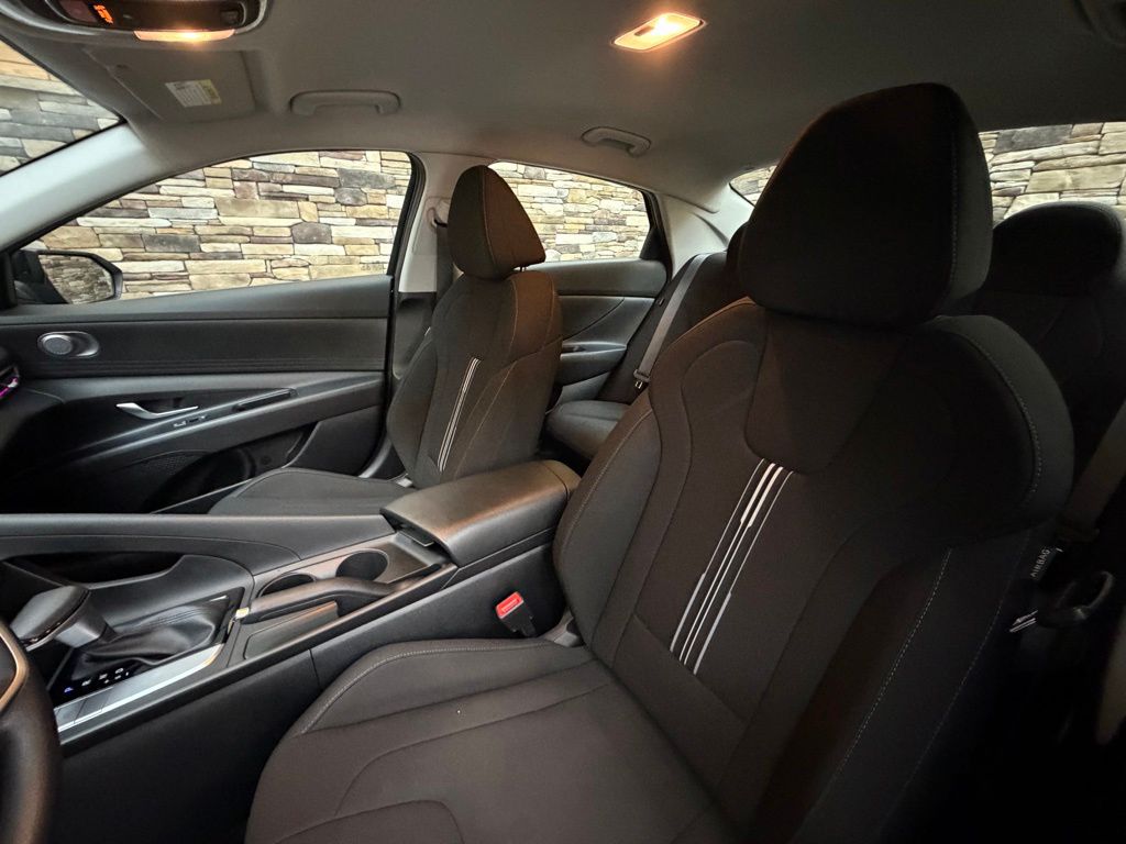 2024 Hyundai Elantra SEL - Photo 12