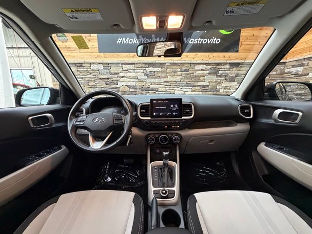 2023 Hyundai Venue SEL - Photo 18