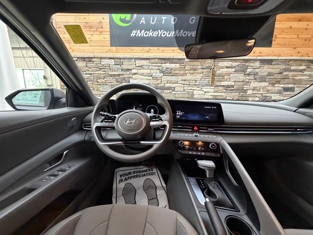 2024 Hyundai Elantra SEL - Photo 18