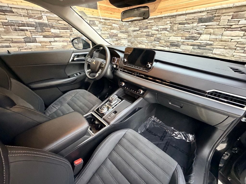 2023 Mitsubishi Outlander SE - Photo 38