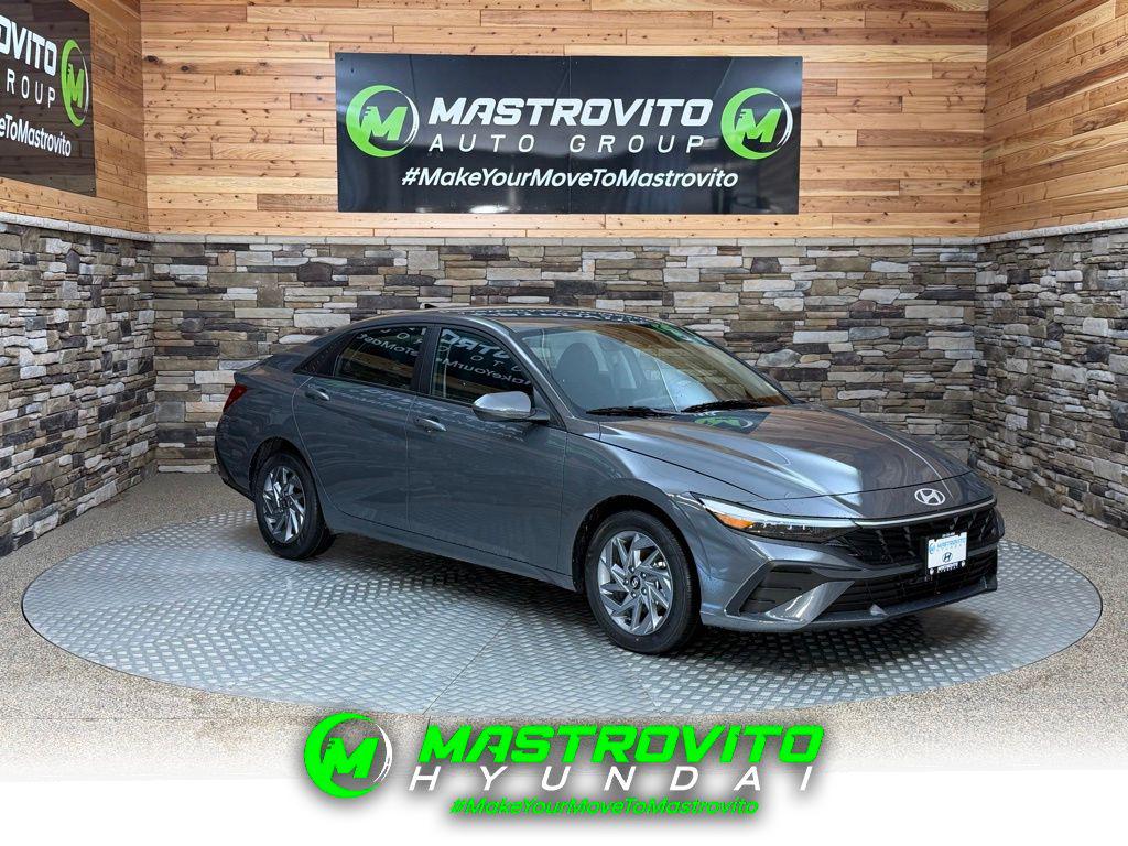 2026 Hyundai Elantra 1.6 HEV Blue's photo