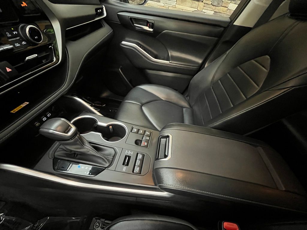 2023 Toyota Highlander XLE - Photo 29