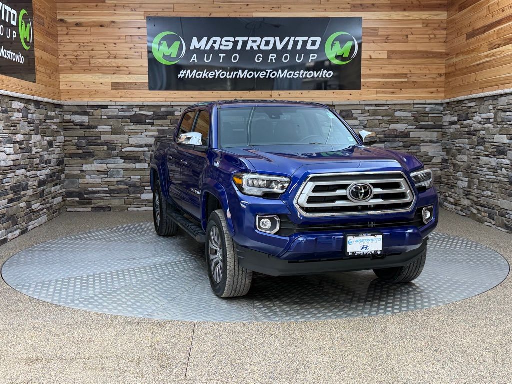 2022 Toyota Tacoma Limited V6 photo 2