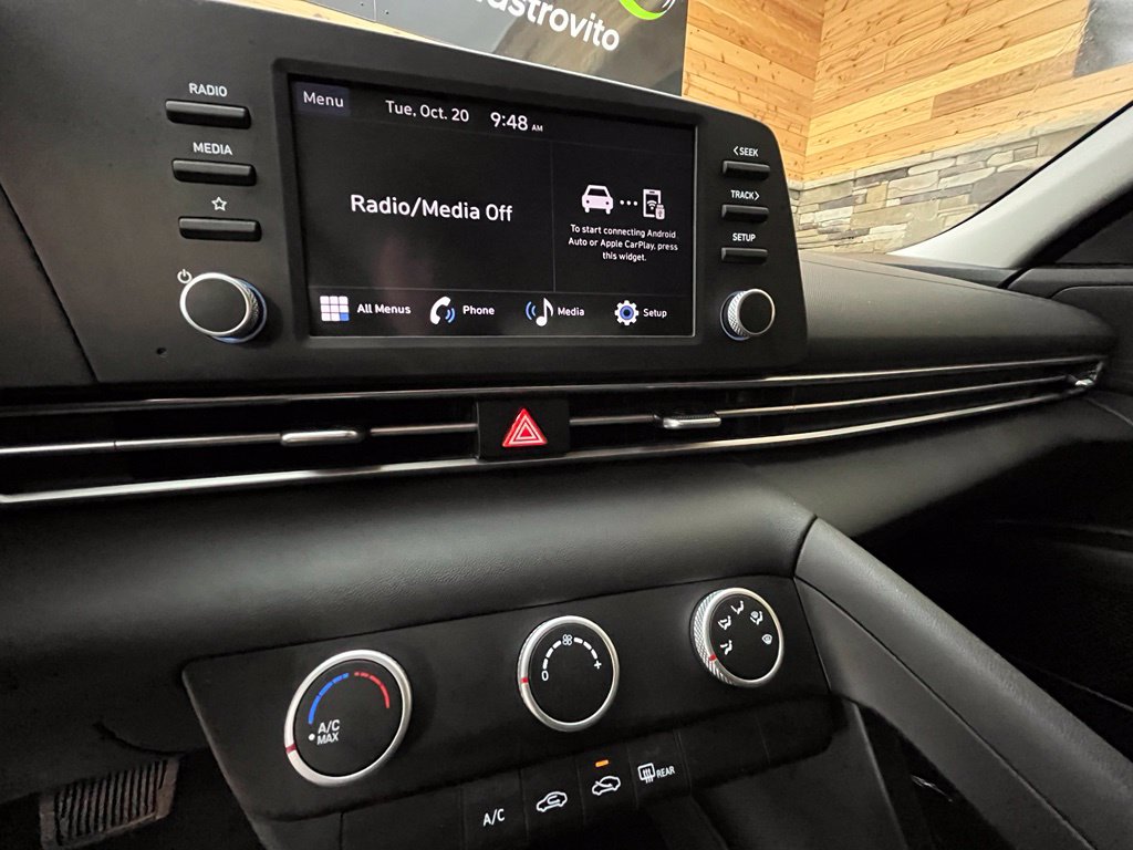 2024 Hyundai Elantra SE - Photo 31