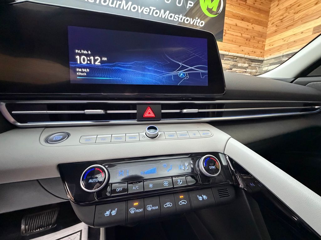 2025 Hyundai Elantra Limited - Photo 18