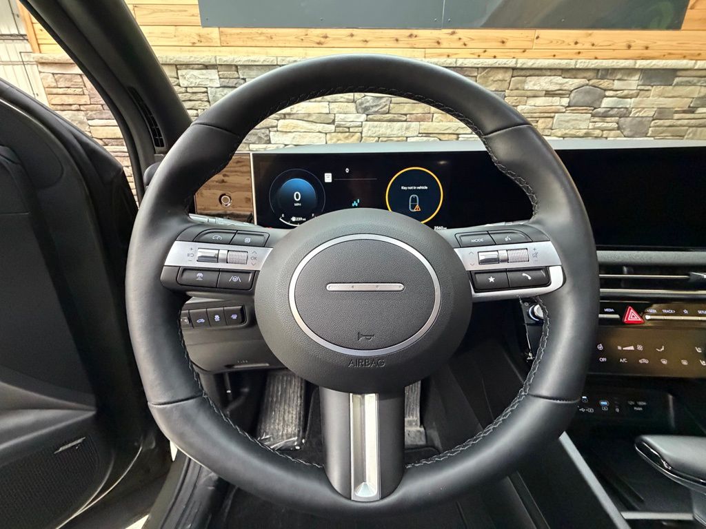 2025 Hyundai Santa Cruz Limited - Photo 17
