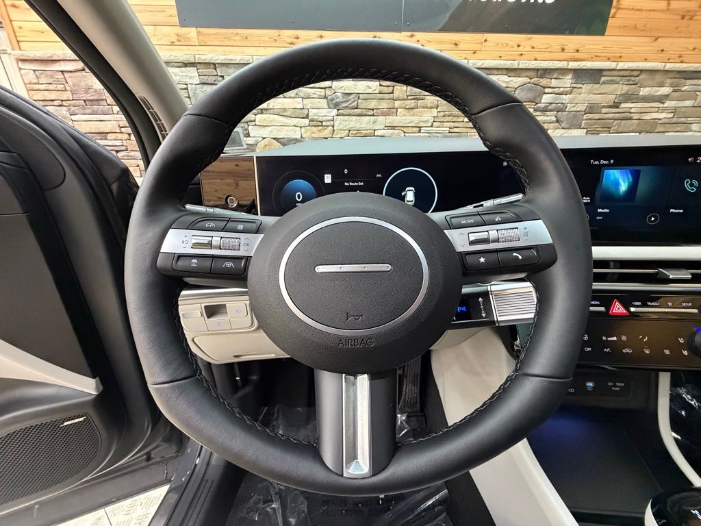 2025 Hyundai Tucson Limited - Photo 17