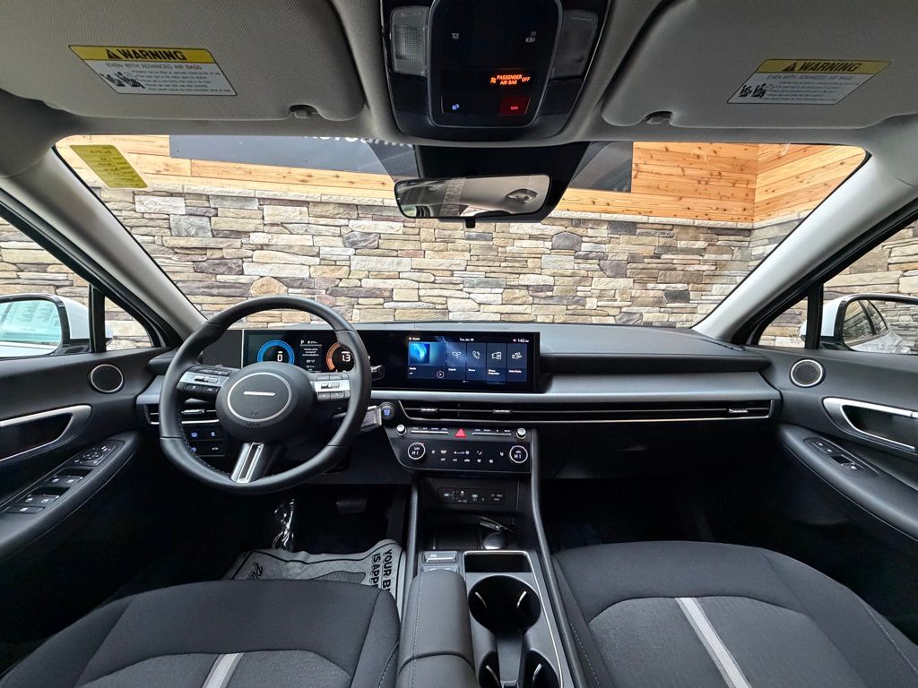 2025 Hyundai Sonata Hybrid SEL - Photo 16