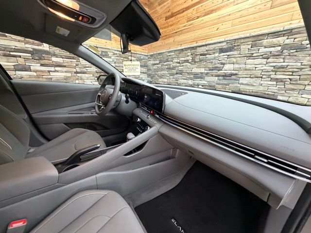 2024 Hyundai Elantra SEL - Photo 14
