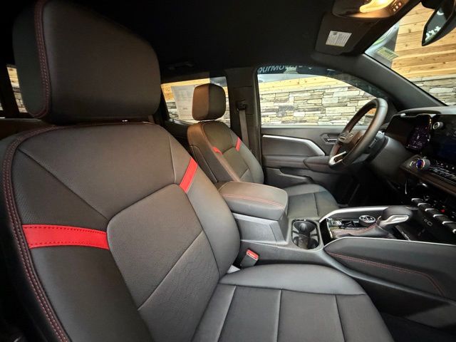 2025 Chevrolet Colorado Z71 - Photo 17