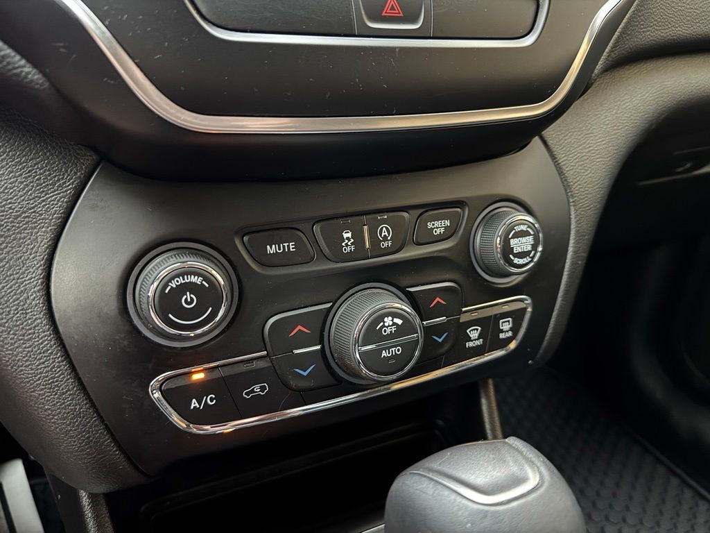 2019 Jeep Cherokee Latitude Plus - Photo 25