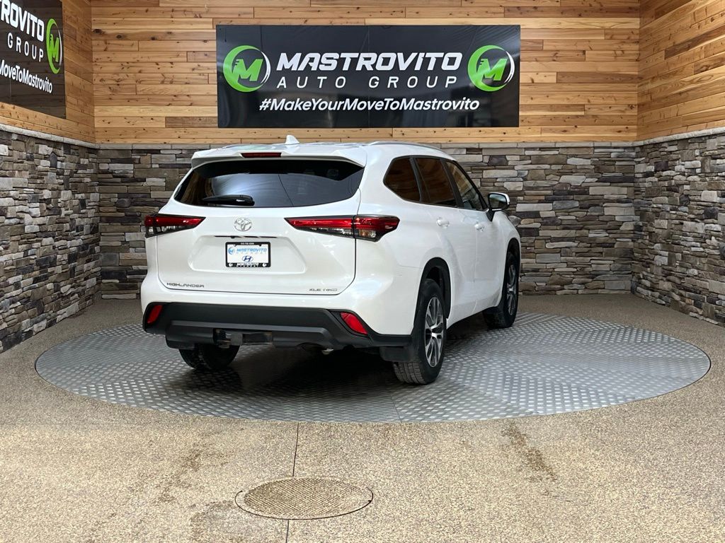 2023 Toyota Highlander XLE - Photo 12