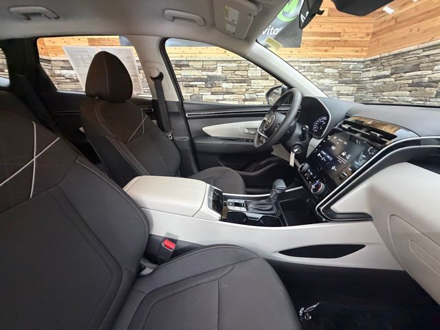 2024 Hyundai Tucson SE - Photo 16