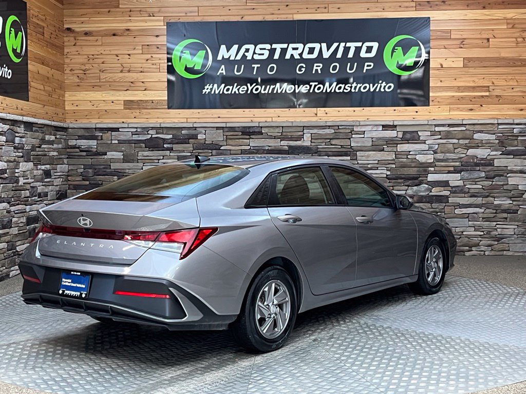 2024 Hyundai Elantra SE - Photo 21