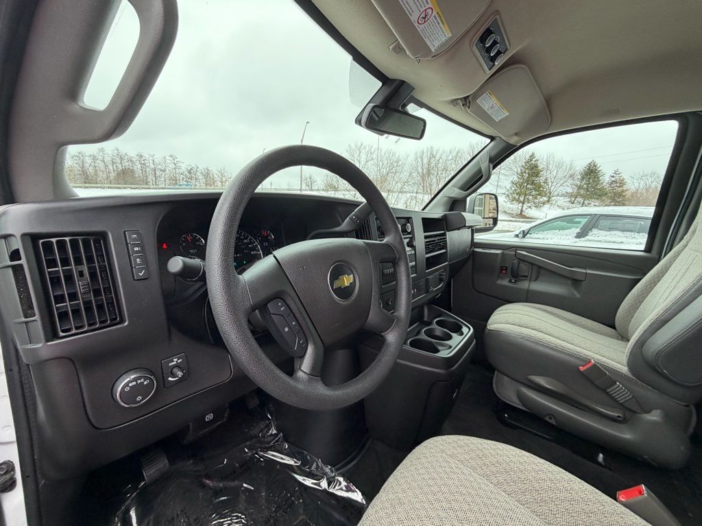 2025 Chevrolet Express Passenger LT - Photo 9